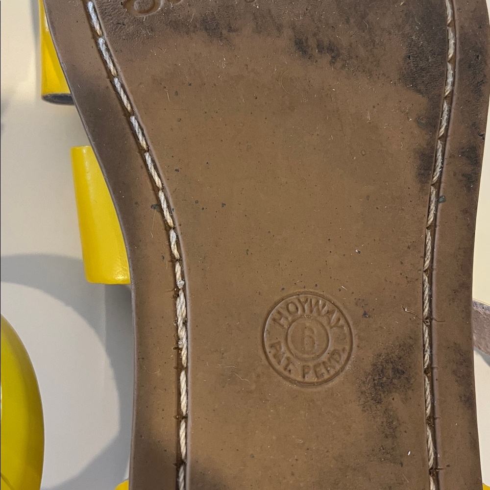 Salt Water Sandals yellow patent. Size 8 women’s. - Picture 3 of 4